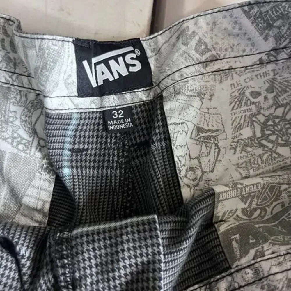 Vintage Vans Plaid Shorts mens Size 32 Y2K